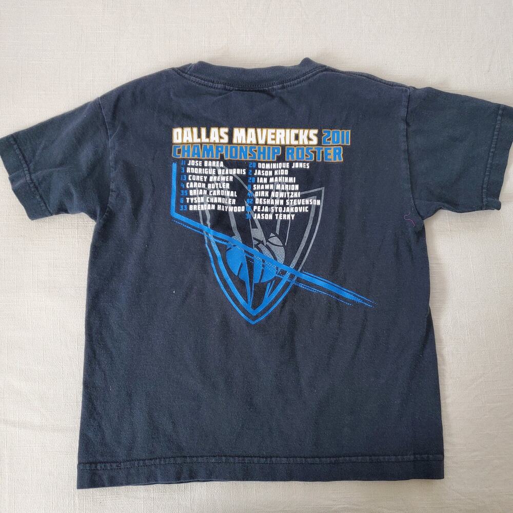 2011 Dallas Mavs Championship Roster Tee 5t/6 - Picture 2 of 8